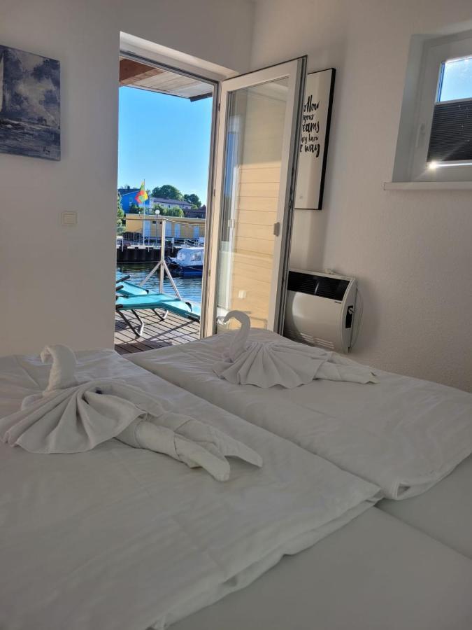 4 Sterne Dtv Floating House Hotel Kröslin Exterior foto
